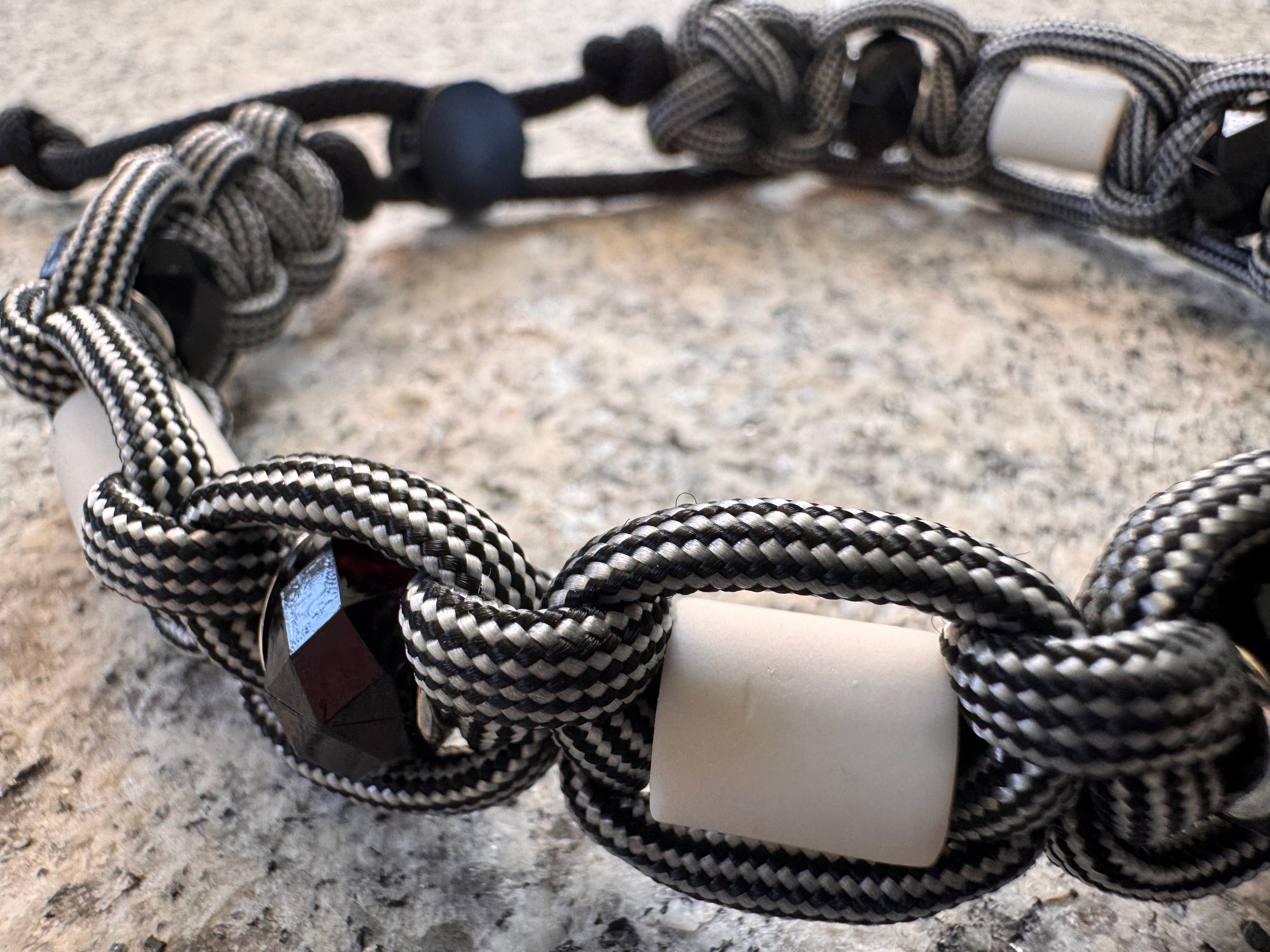 EM-Keramik Halsband "Black Pearl“, 27-32cm