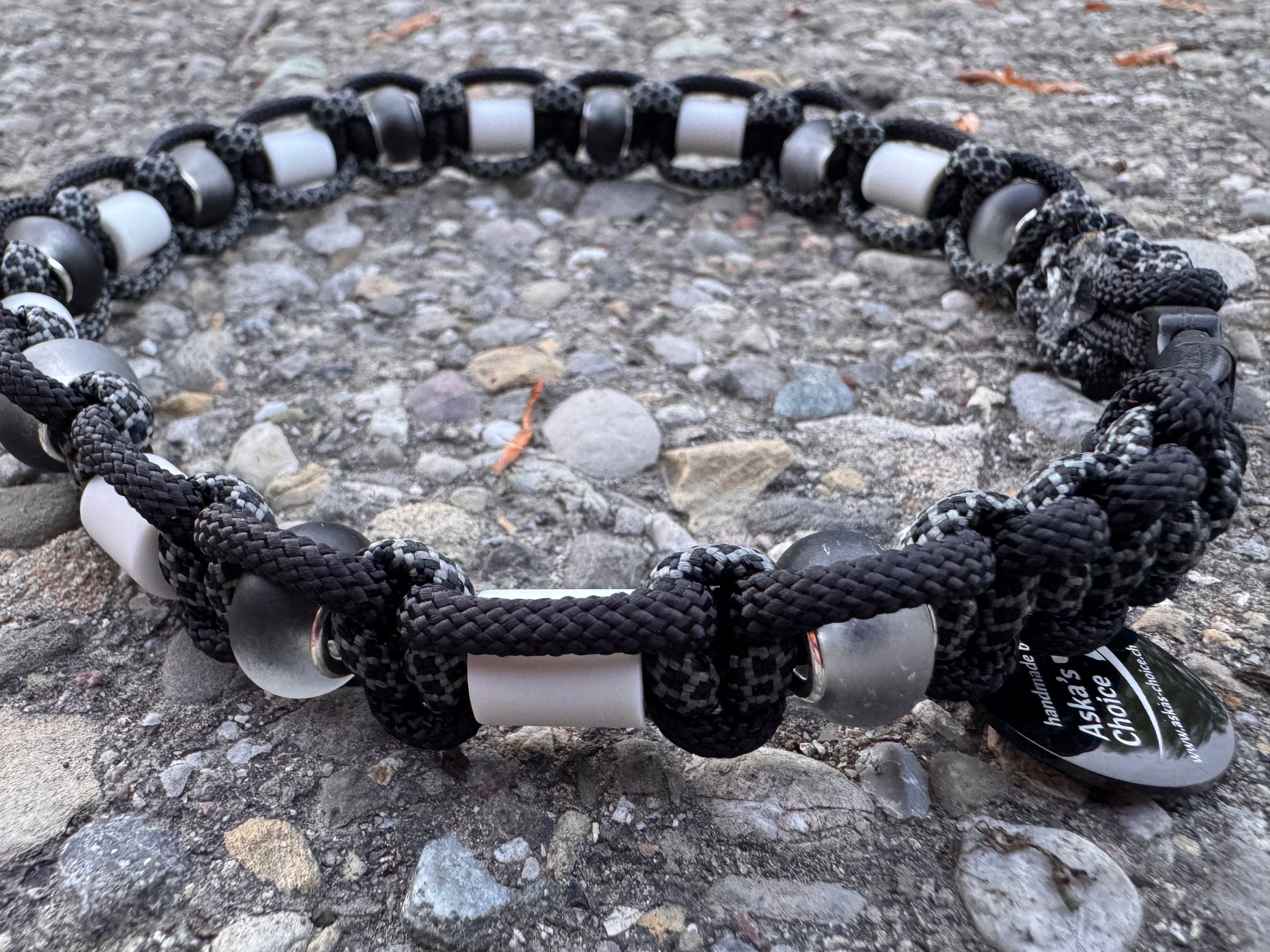 EM-Keramik Halsband "Black Work", 42cm