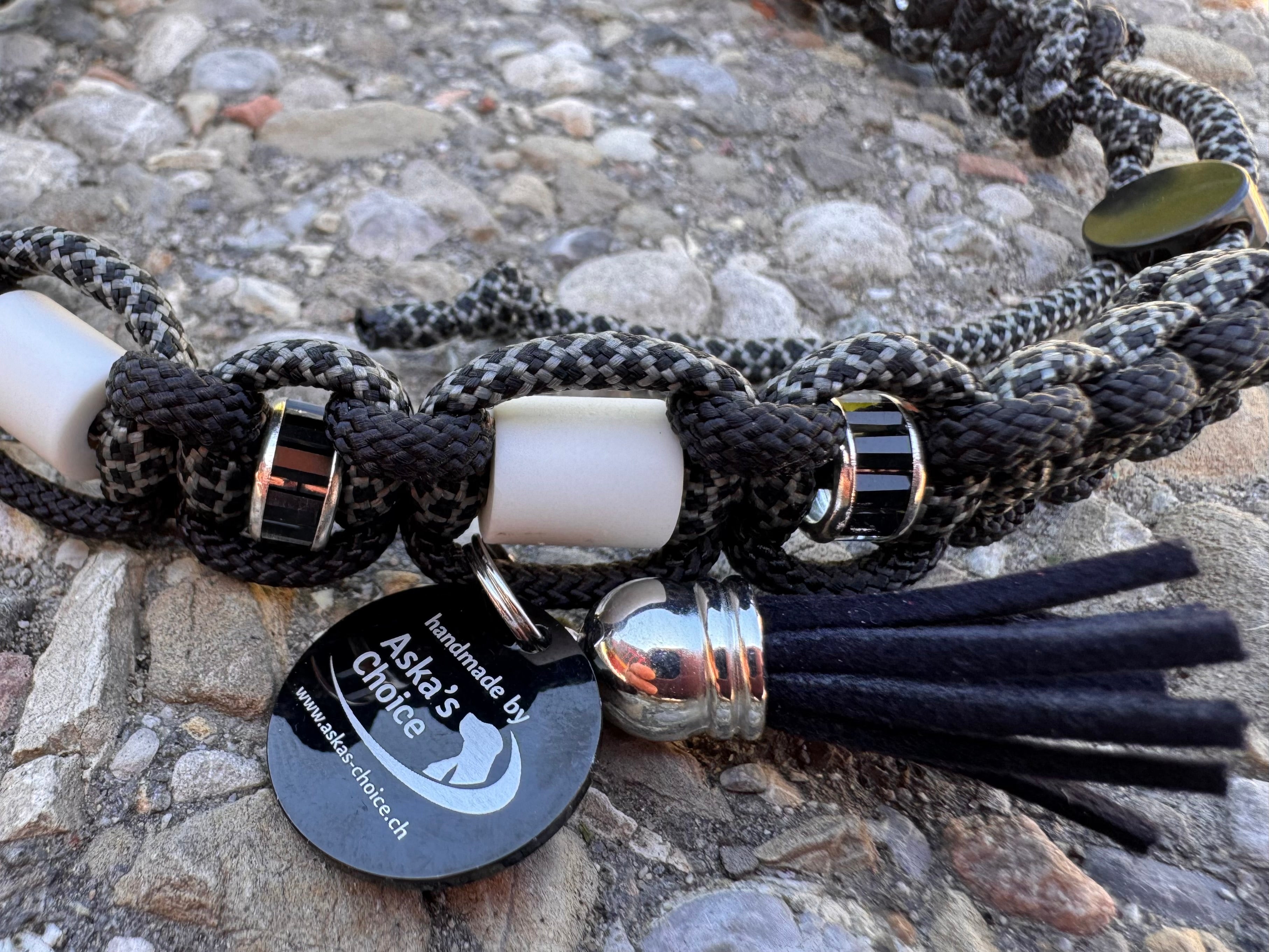 EM-Keramik Halsband "Obsidian“, 44-50cm