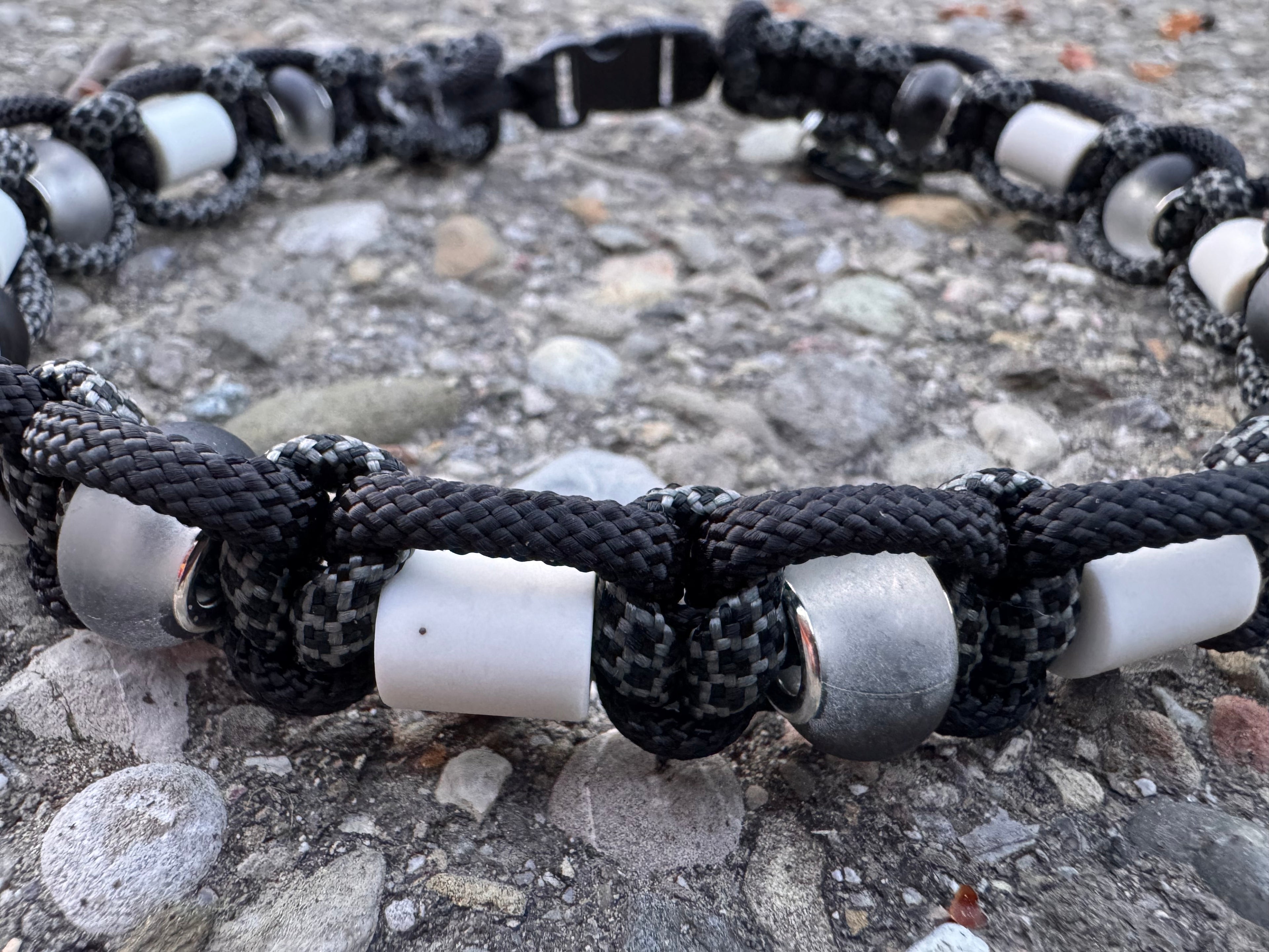 EM-Keramik Halsband "Black Work", 42cm