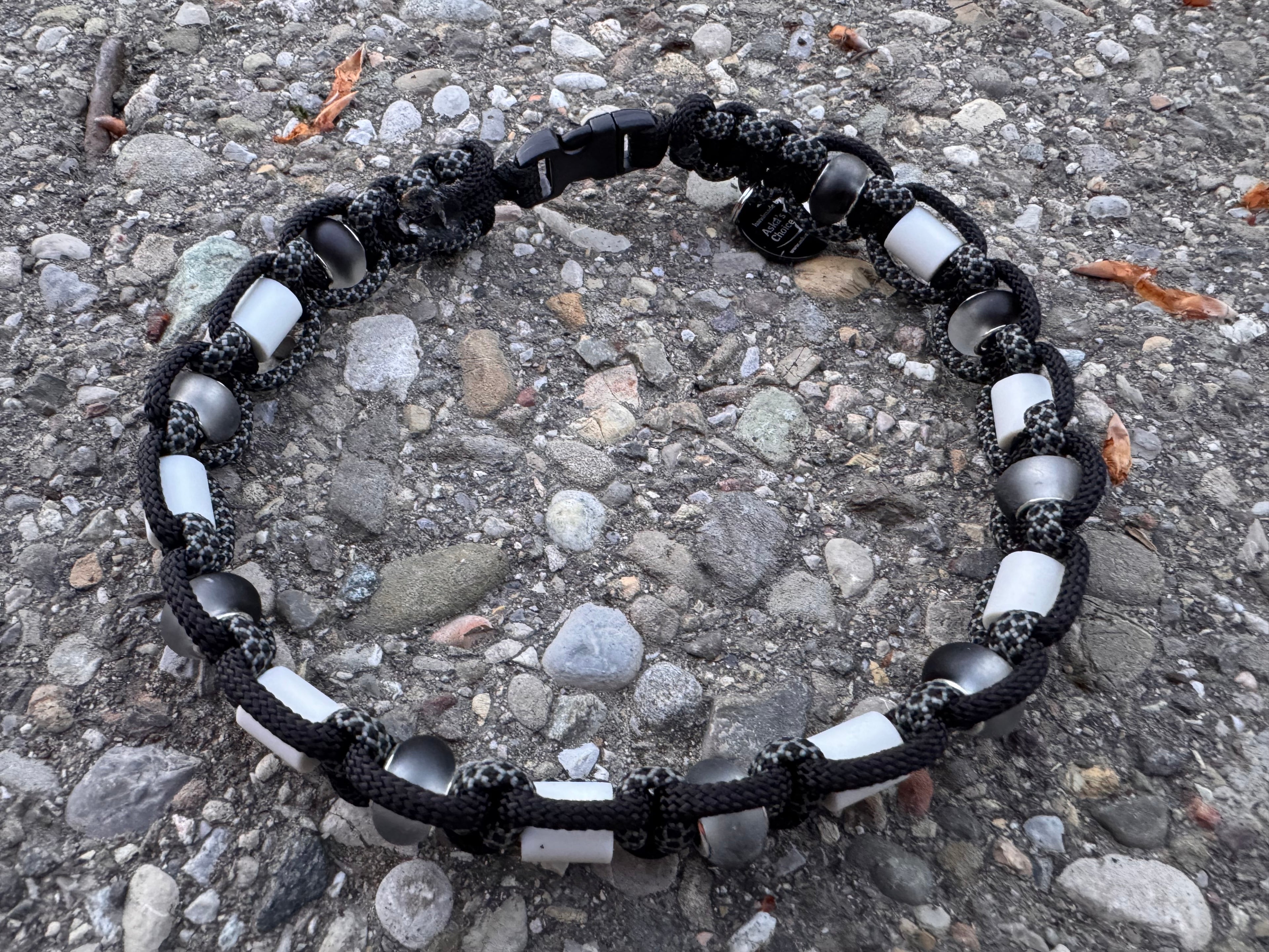 EM-Keramik Halsband "Black Work", 42cm