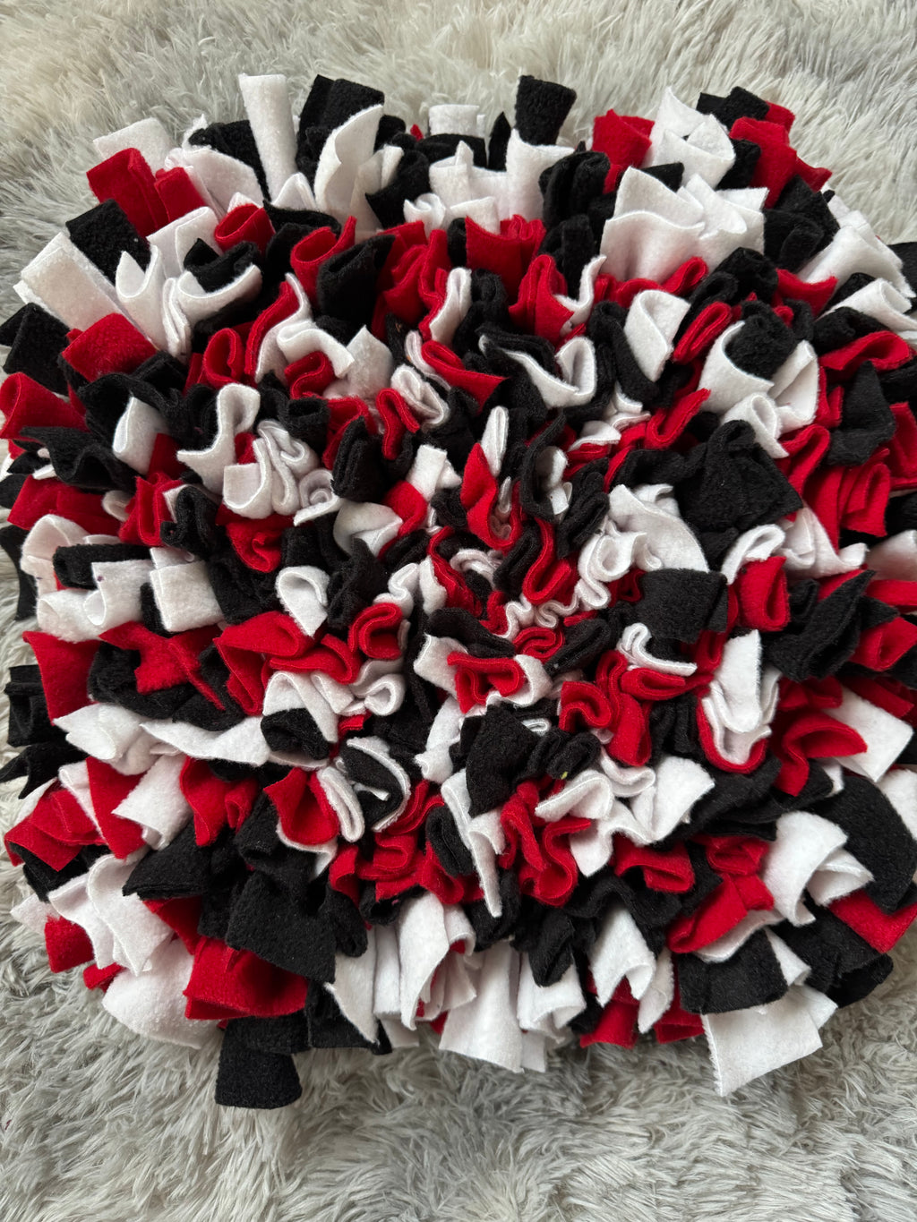 Schnüffelteppich Standard, rot/schwarz/weiss