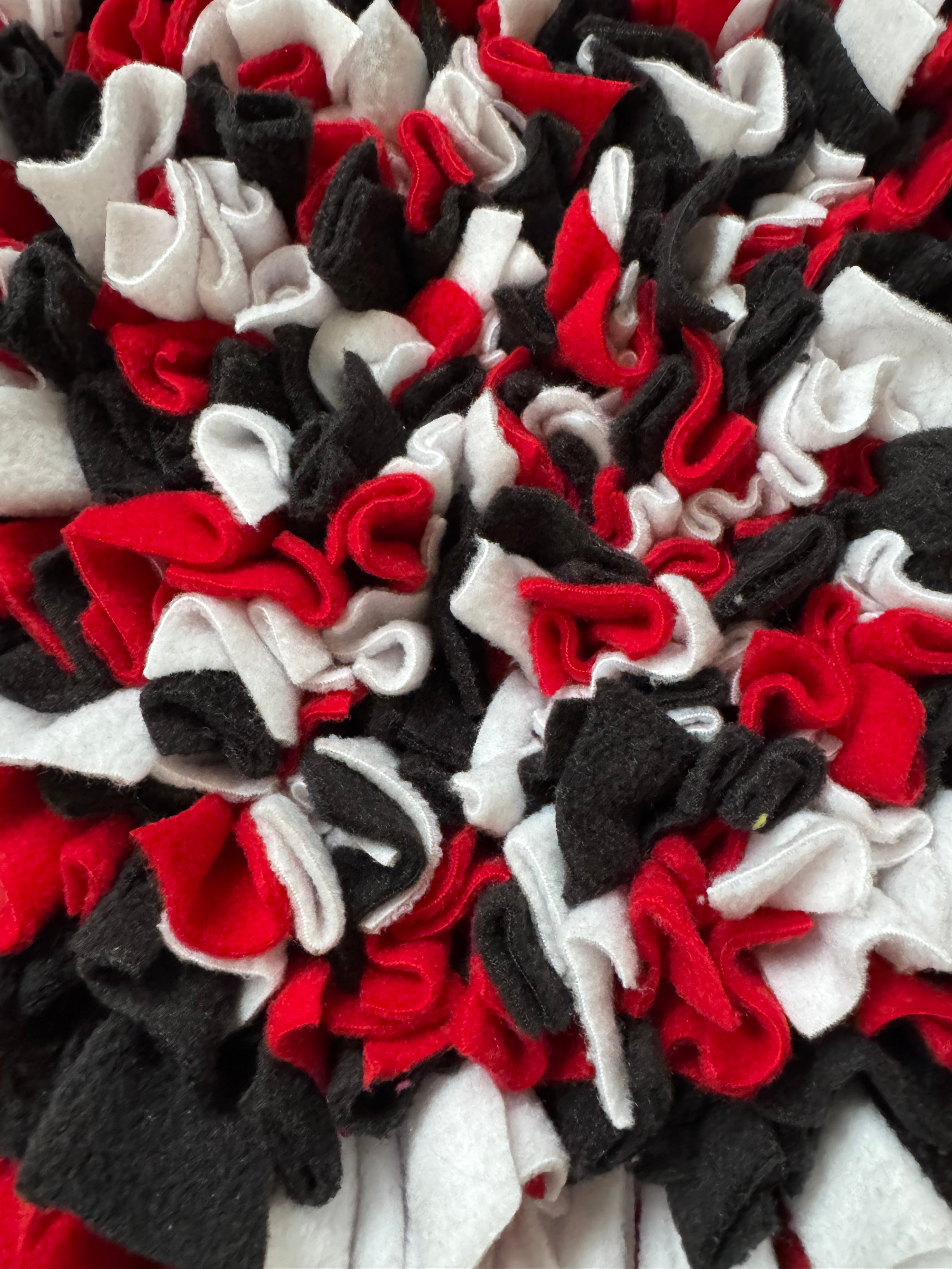 Schnüffelteppich Standard, rot/schwarz/weiss