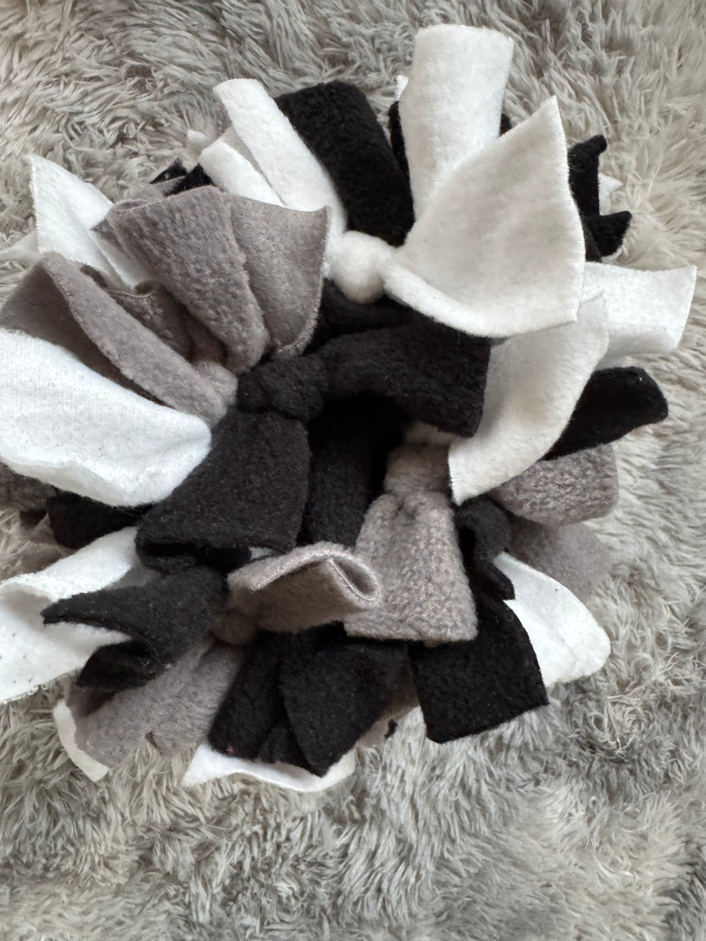 Schnüffelrolle Medium, schwarz/weiss/grau