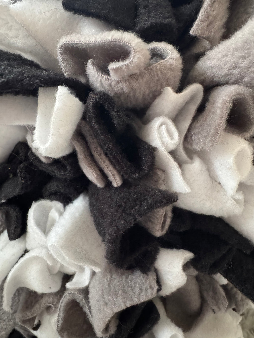 Schnüffelrolle Medium, schwarz/weiss/grau