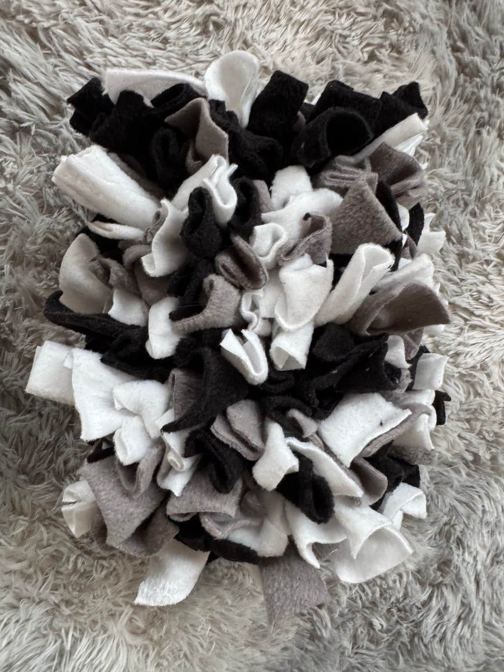 Schnüffelrolle Medium, schwarz/weiss/grau