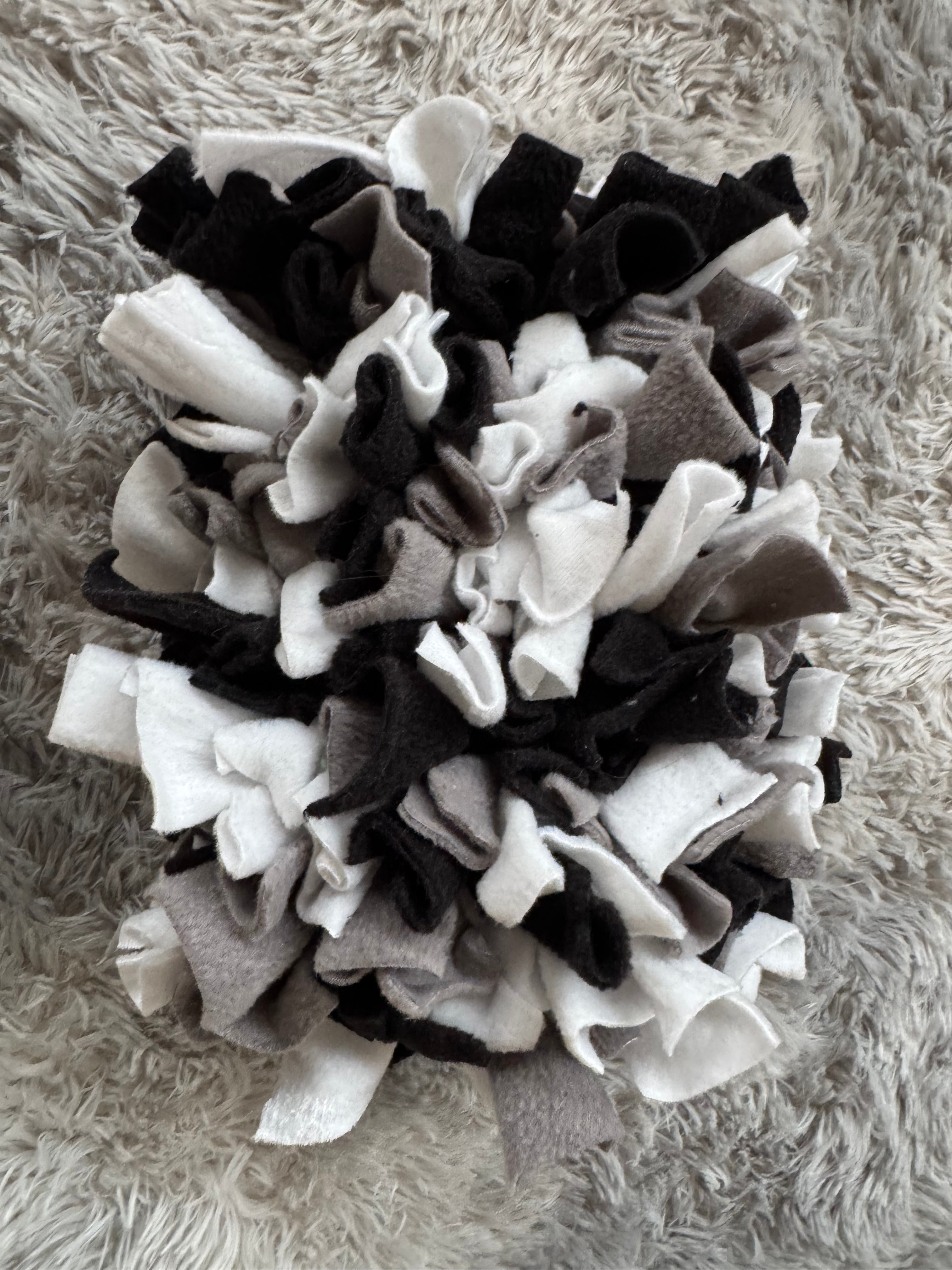 Schnüffelrolle Medium, schwarz/weiss/grau