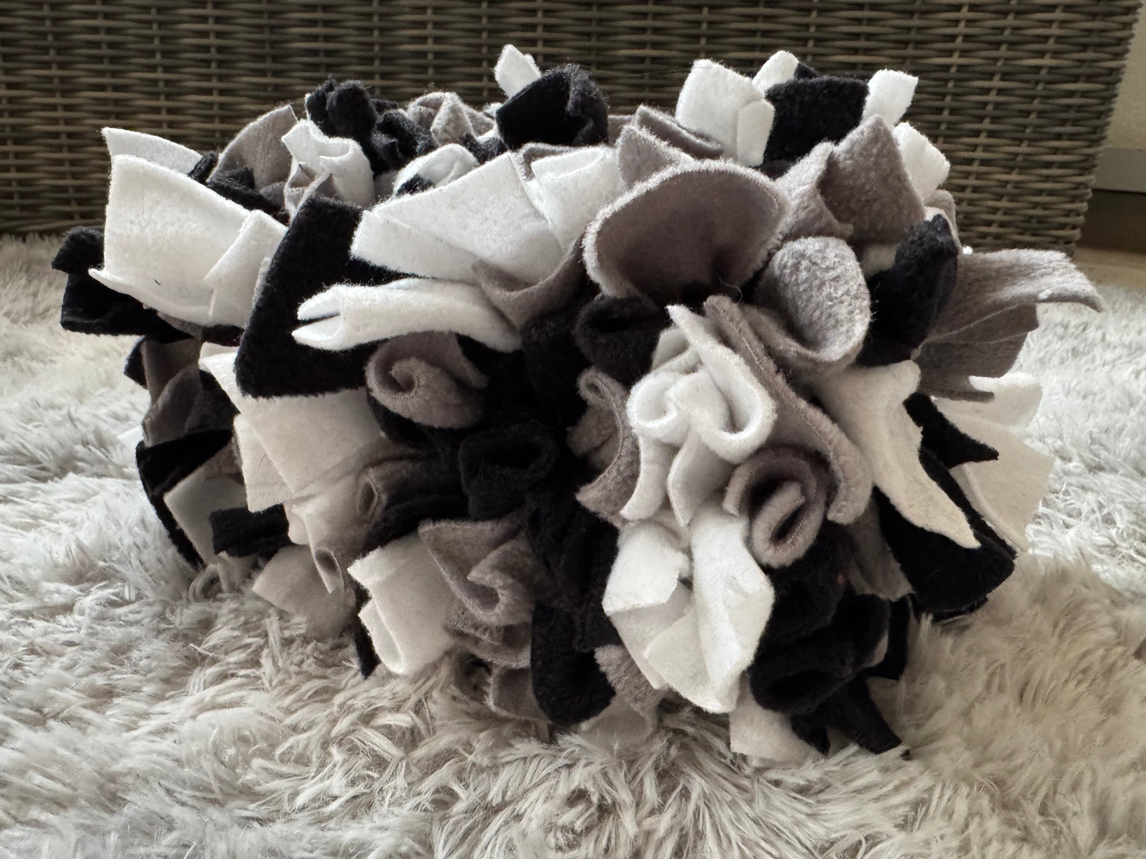 Schnüffelrolle Medium, schwarz/weiss/grau