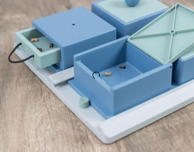 Trixie Dog Activity Poker Box, Level 2